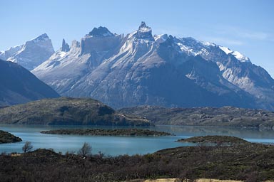 Torre del Paine, Cumbre Cuerno Principal over lago Pehoe.