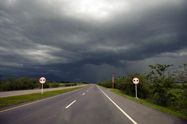 Thunderstorm brewing up, Colombia past Cali going south.