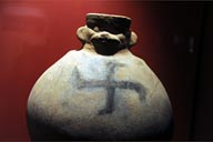 Black swastika on Sipan pot.