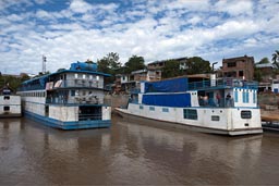 On leaving, downstream river Huallaga.