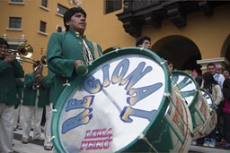 This is loud, makes a big woom, boom, bass drums in a line, Lima Independence Day, Peru.