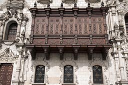 Plaza de armas, palais of the archbishop, balcony, Lima, Peru