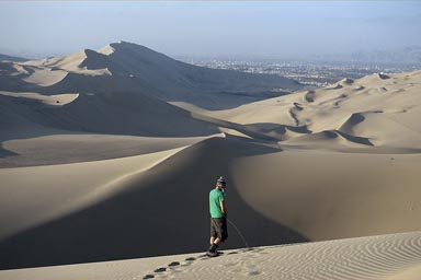 There are worse places in the workd to pee, than in Huacachina desert dunescape.