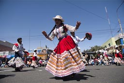 Arequipa Day, Avenida Independencia, parade.