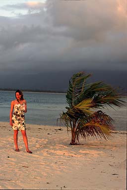 Agnieszka and Evian next to a palm tree catching the last sun of the day