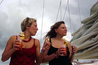 Johanna and Agnes and Drinks on the Boat!